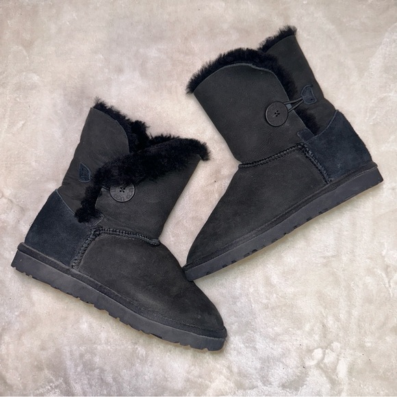 UGG Australia Black Suede Leather Bailey Button Boots Size 7 - Picture 4 of 16